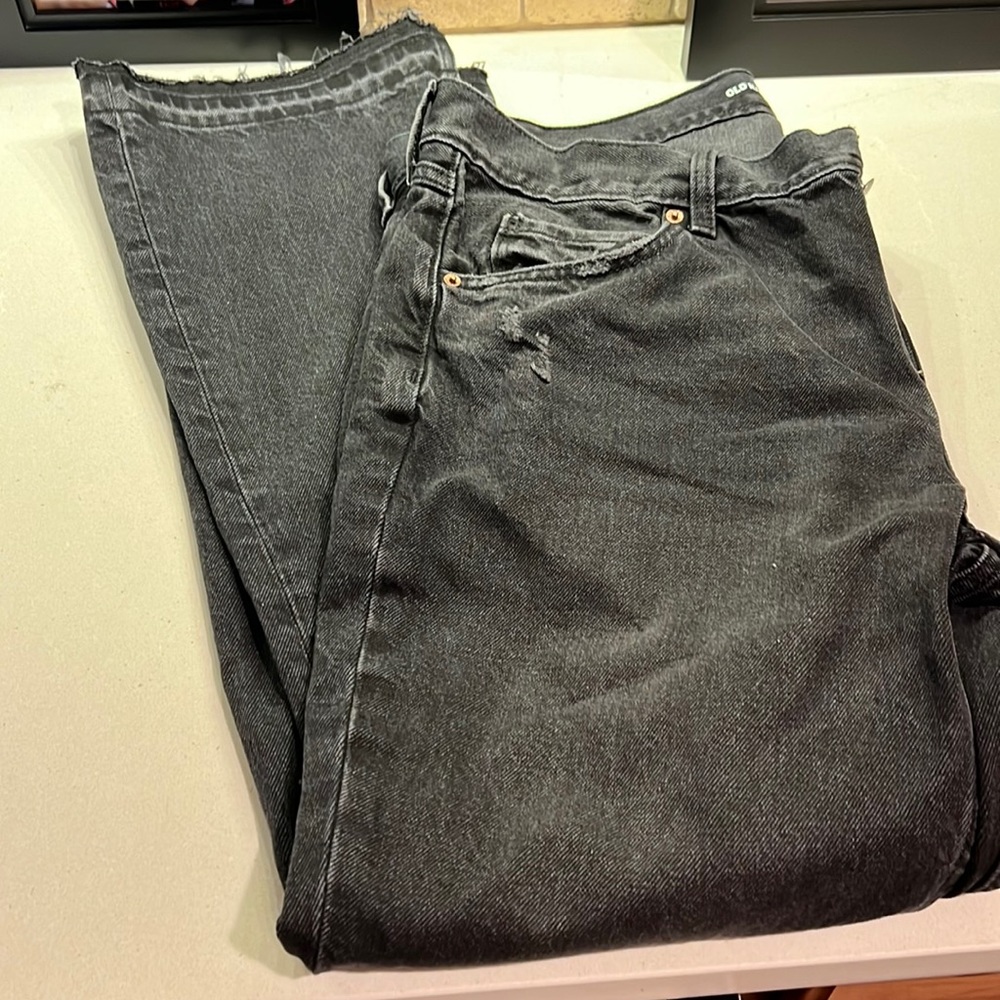 NWT old navy low rise boot cut jeans…..size 16 black